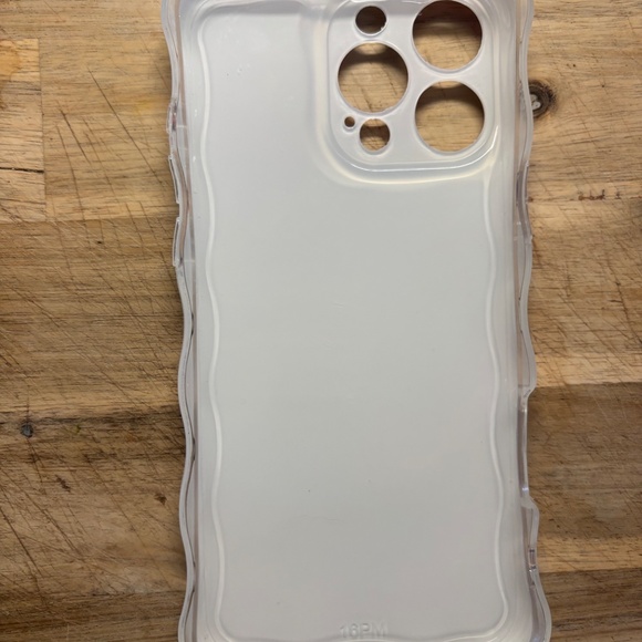iPhone 16 floral plastic case - Picture 2 of 2